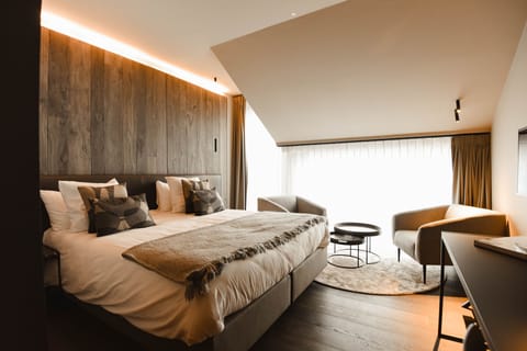 Deluxe Double Room | Minibar, in-room safe, desk, soundproofing