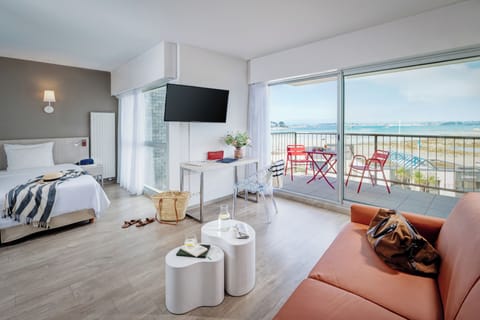 Junior Suite, Balcony, Sea View (Spa Access) | Premium bedding, Tempur-Pedic beds, minibar, in-room safe