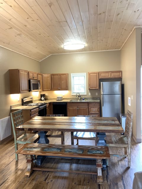 Cottage | Private kitchen | Full-size fridge, microwave, oven, dishwasher