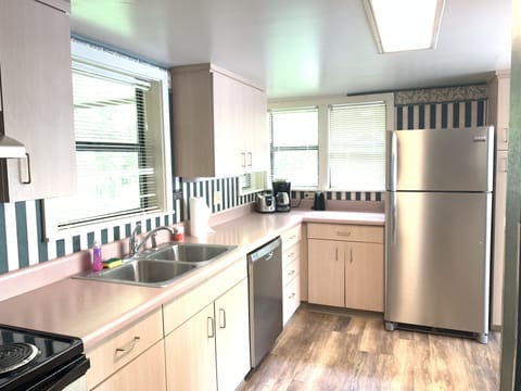 Suite | Private kitchen | Full-size fridge, microwave, oven, dishwasher