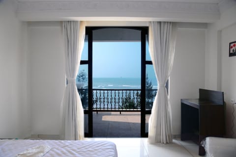 Deluxe Double Room, Sea View | Desk, free WiFi, bed sheets