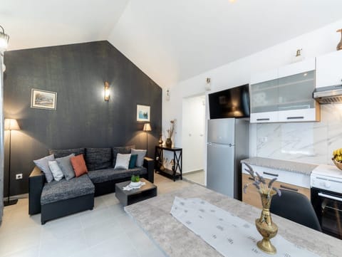 House (Two Bedroom Holiday Home with Swimmin) | Living room | 25-inch flat-screen TV with satellite channels, TV