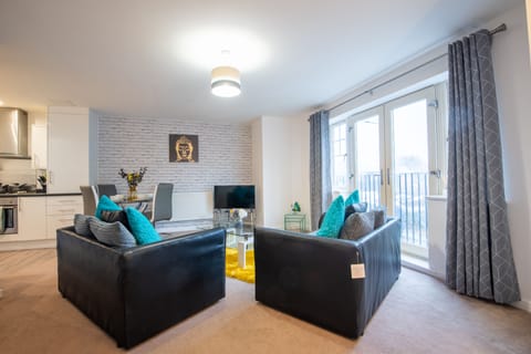 Apartment, Private Bathroom, Courtyard View (No4 NC) | Lounge