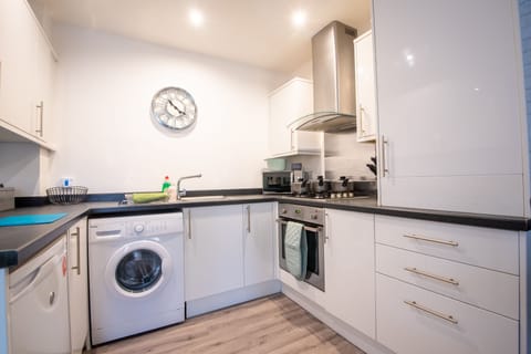 Apartment, Private Bathroom, Courtyard View (No4 NC) | Shared kitchen