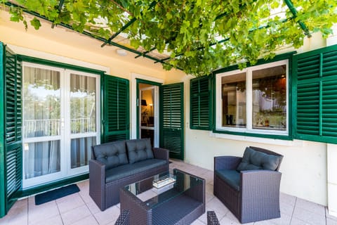 Apartment (Two Bedroom Apartment) | Terrace/patio