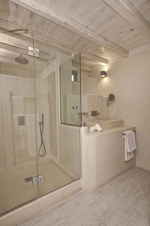 Superior Suite (Candy) | Bathroom | Designer toiletries, hair dryer, bathrobes, slippers