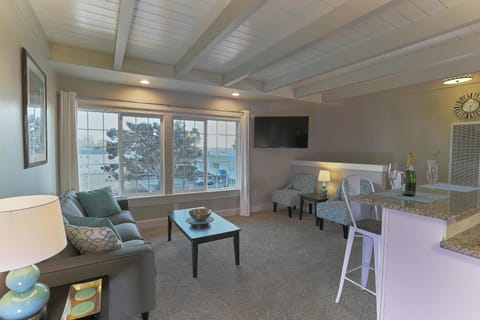 Deluxe Suite, 1 Bedroom, Kitchen, Partial Ocean View (No Pets) | Premium bedding, down comforters, iron/ironing board, free WiFi