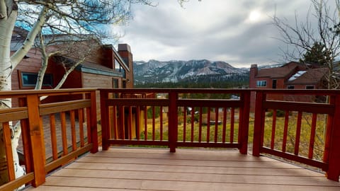 Condo, 2 Bedrooms | Property grounds