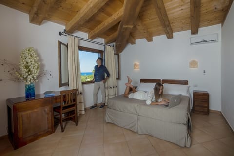 Classic Quintuple Room | Minibar, in-room safe, free WiFi, bed sheets