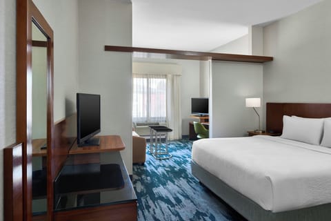 Studio, 1 King Bed with Sofa bed | Desk, blackout drapes, iron/ironing board, free WiFi