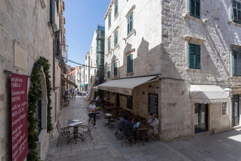 Studio (Studio Apartment with City View) | Exterior