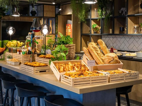 Daily buffet breakfast for a fee
