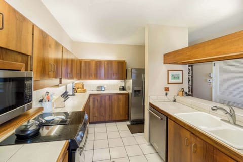 Condo, Multiple Beds, Patio, Ocean View (Kanaloa 2201) | Private kitchen | Fridge, microwave, oven, stovetop