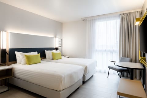 Deluxe Room, 2 Twin Beds, Non Smoking | Premium bedding, minibar, in-room safe, desk