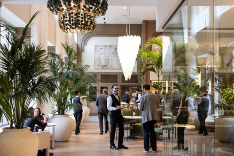 2 restaurants; breakfast, lunch, dinner, and brunch served