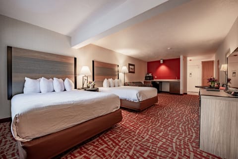 Studio (Suite) | Hypo-allergenic bedding, in-room safe, iron/ironing board