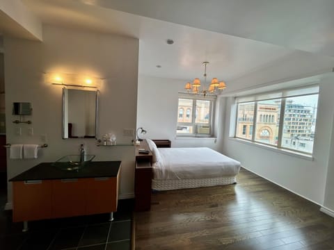 City Penthouse | Premium bedding, blackout drapes, iron/ironing board, free WiFi