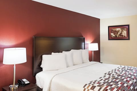 Superior Room, 1 King Bed, Non Smoking | Desk, iron/ironing board, cribs (free), WiFi (free)