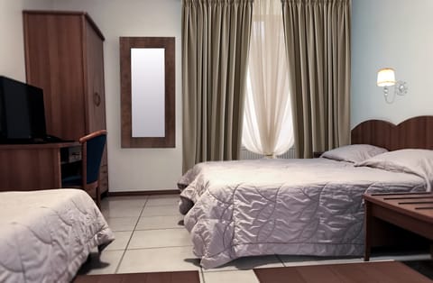 Standard Triple Room, 3 Twin Beds | Minibar, free WiFi, bed sheets