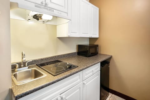 2 Queen Beds + Kitchenette Non-pet friendly | Desk, blackout drapes, iron/ironing board, free cribs/infant beds