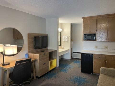 Desk, blackout drapes, free cribs/infant beds, rollaway beds