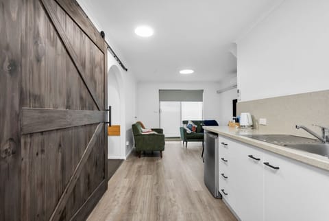 Apartment, 2 Bedrooms, Courtyard Area, Free Wi-Fi & Parking | Living area | Flat-screen TV