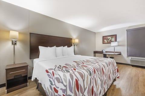 Superior Room, 1 King Bed, Smoke Free | Iron/ironing board, free cribs/infant beds, free WiFi, bed sheets