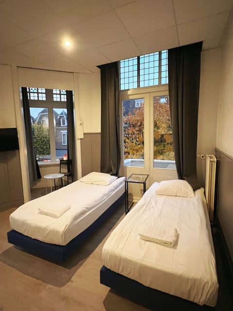 Quadruple Room | Desk, free WiFi, bed sheets