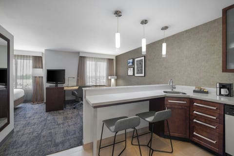 Studio, 1 King Bed with Sofa bed | In-room safe, desk, laptop workspace, iron/ironing board