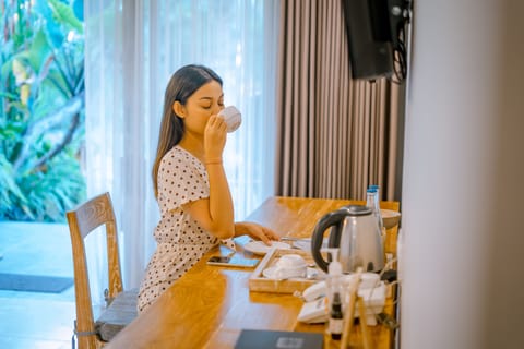 Deluxe Room, Balcony, Garden View | Hypo-allergenic bedding, desk, rollaway beds, free WiFi