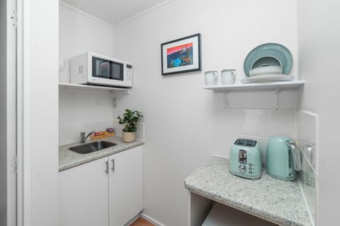 Garden Studio | Private kitchenette | Microwave, coffee/tea maker, electric kettle, toaster