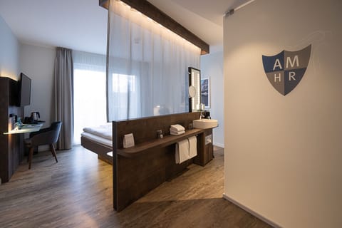 Deluxe Double Room | Hypo-allergenic bedding, individually decorated, individually furnished