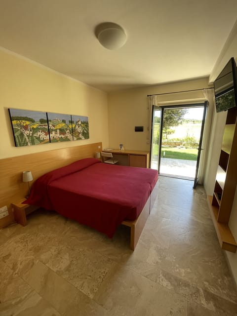 Standard Double or Twin Room | 1 bedroom, minibar, in-room safe, desk