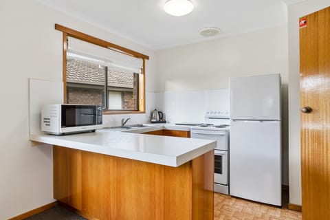 Coffee/tea maker, electric kettle