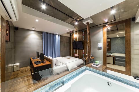 Premium (No parking) | Desk, soundproofing, free WiFi