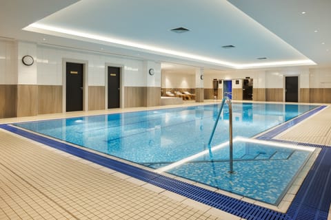 Indoor pool, sun loungers