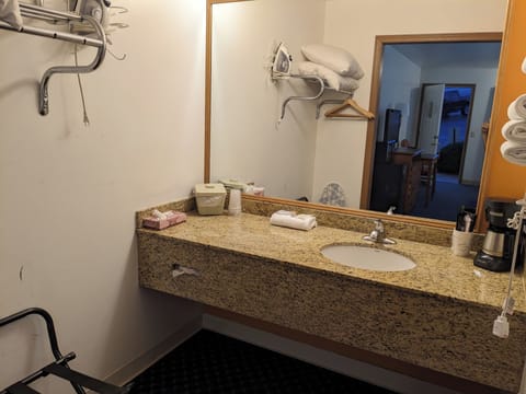 Standard Room with 2 Queen beds | Bathroom | Combined shower/tub, free toiletries, hair dryer, towels