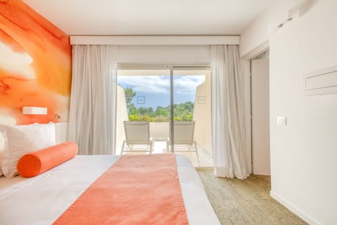 Suite, Terrace, Garden View | Premium bedding, minibar, in-room safe, desk