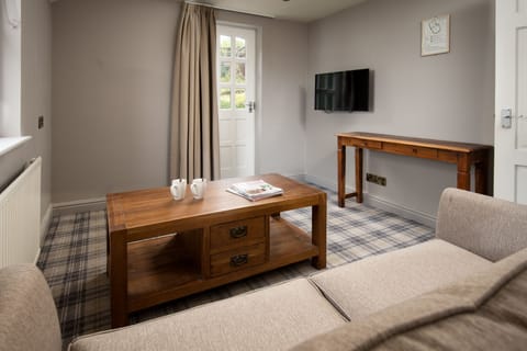 Junior Suite | Individually decorated, individually furnished, desk, iron/ironing board