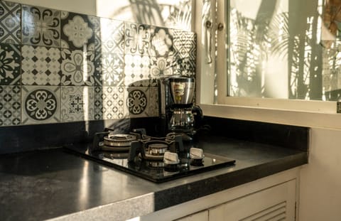 Microwave, coffee/tea maker, electric kettle, toaster