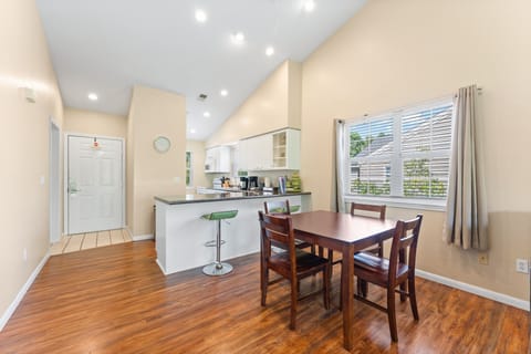 Condo, 2 Bedrooms | Dining