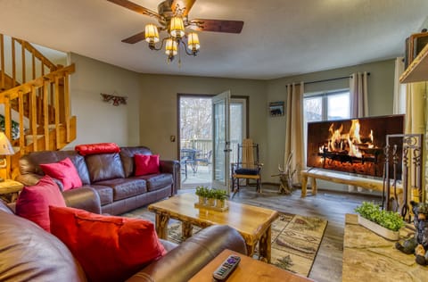 Family House, 3 Bedrooms, Non Smoking, Mountain View | Living area | Flat-screen TV, foosball