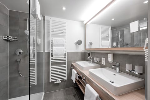 Double Room, Balcony, Mountain View (Similaun) | Bathroom | Deep soaking tub, hair dryer, bathrobes, slippers