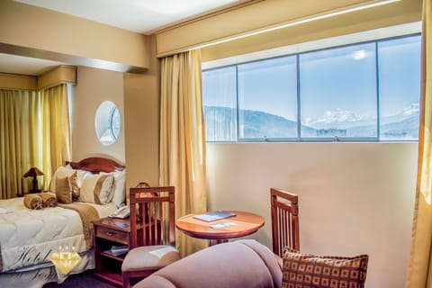 Junior Suite | Down comforters, pillowtop beds, in-room safe, desk