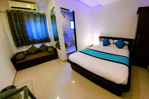 Executive Room | Desk, laptop workspace, iron/ironing board (on request), WiFi (free)