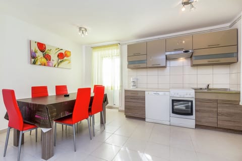 Apartment | Private kitchen | Dining tables