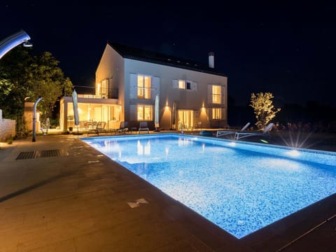 Villa | Exterior