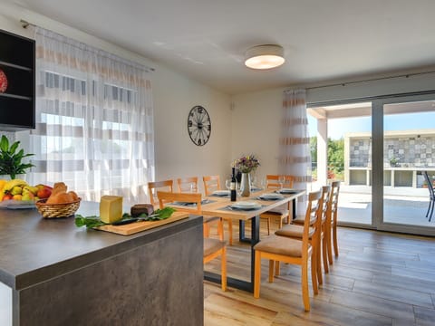 Villa | Dining