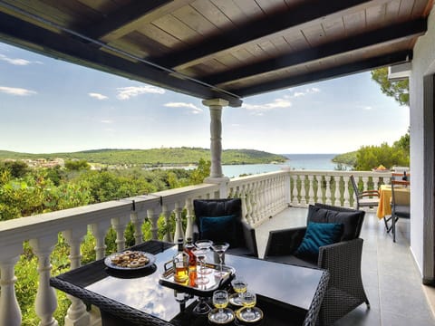 House | Dining