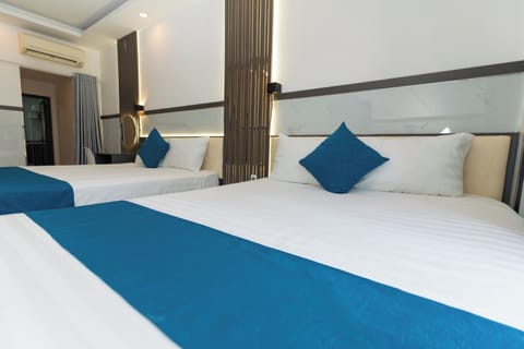 Family Room | Desk, free WiFi, bed sheets